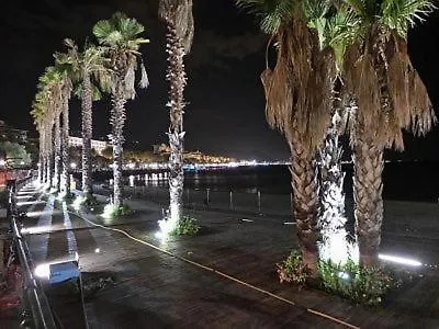Center View Sea Homestay Salerno